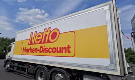 Tarpaulin change at Netto in Germany
