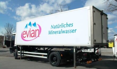 LKW Werbung für Evian